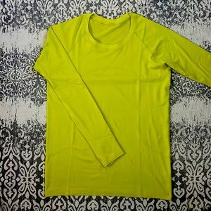 Lightweight lululemon athletic top